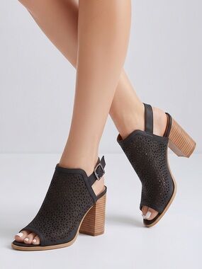 Universal threads bootie shoes heels‎ perforated uppers black size 10